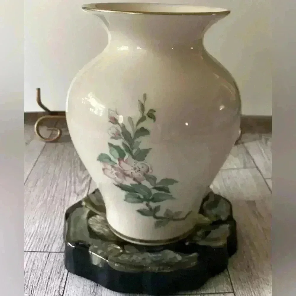 LENOX SERENADE GOLD TRIM BIRD AND FLOWER MOTIF VASE